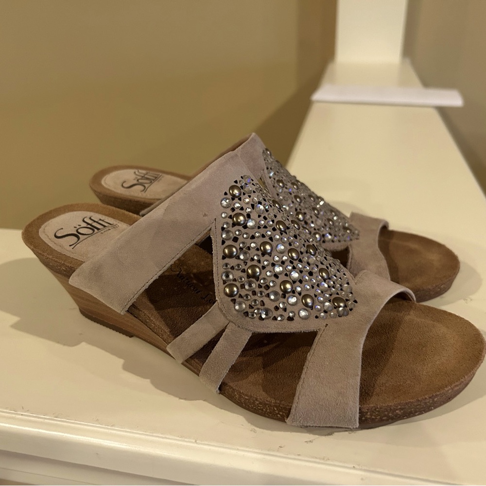 Sofft Women's Tan Wedge Sandals